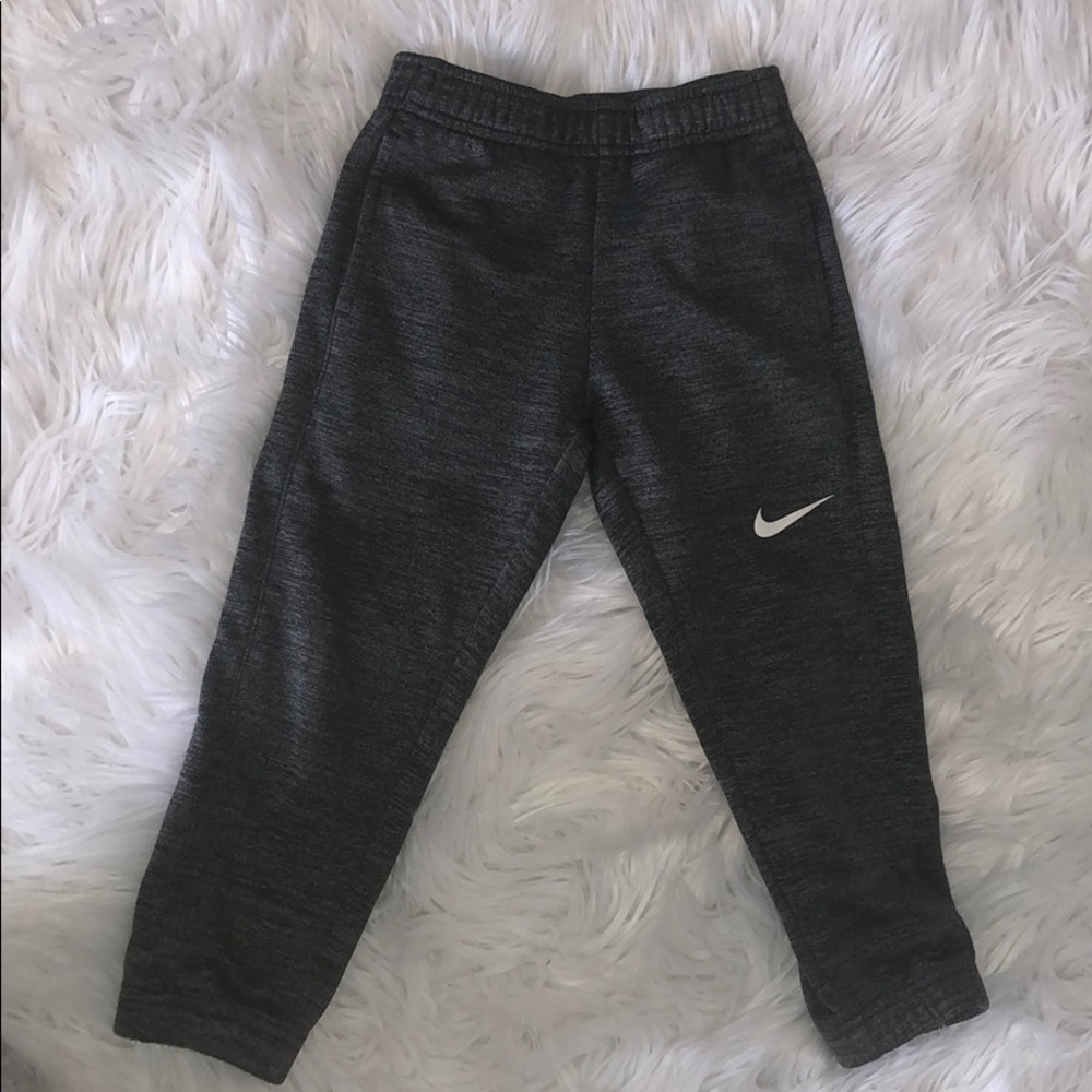 Boys Nike dry fit sweatpants